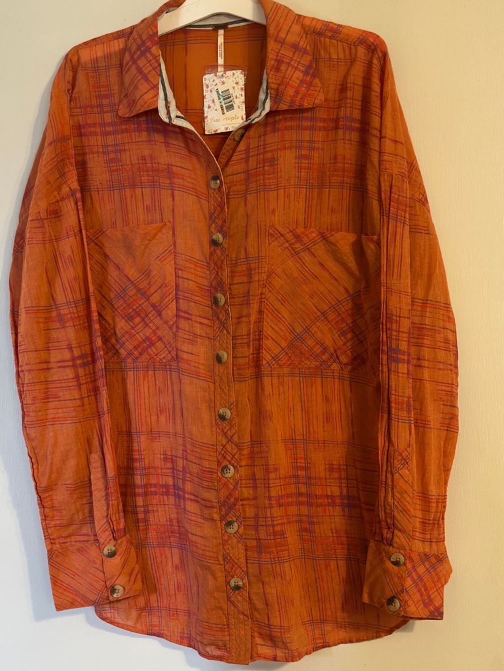 Free people orange button up tunic
Top Sz L nwt
